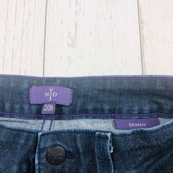 🇺🇸NYDJ Dark Wash Skinny Jeans Size 2 - Picture 6 of 10